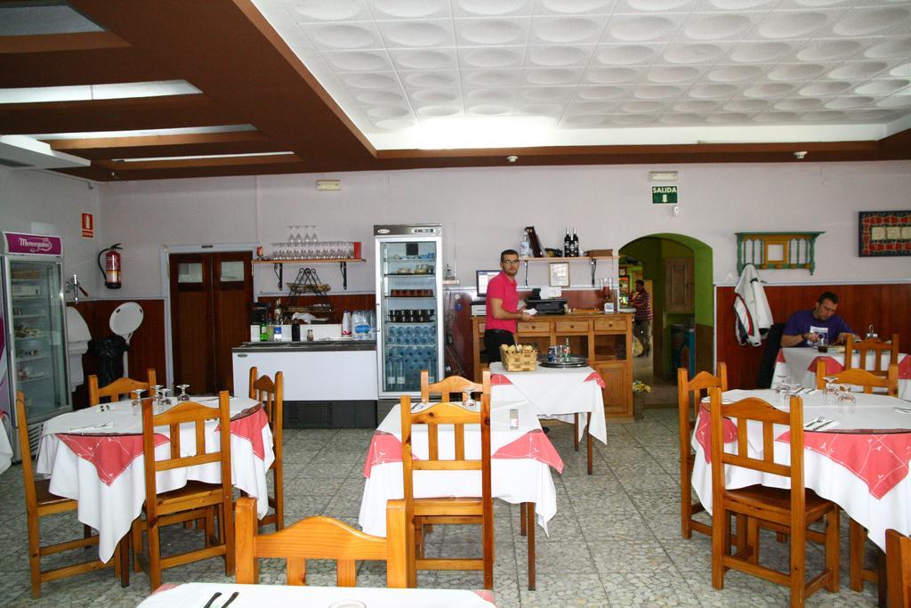 Hostal Asturias Hotel Jarilla Екстериор снимка